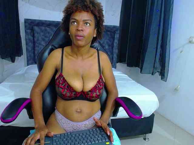 mia-thommson webcam