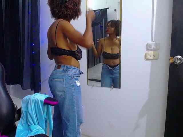mia-thommson webcam