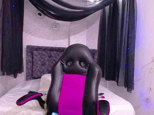 mia-thommson webcam