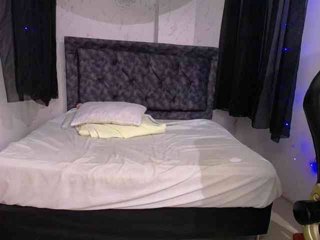 mia-thommson webcam