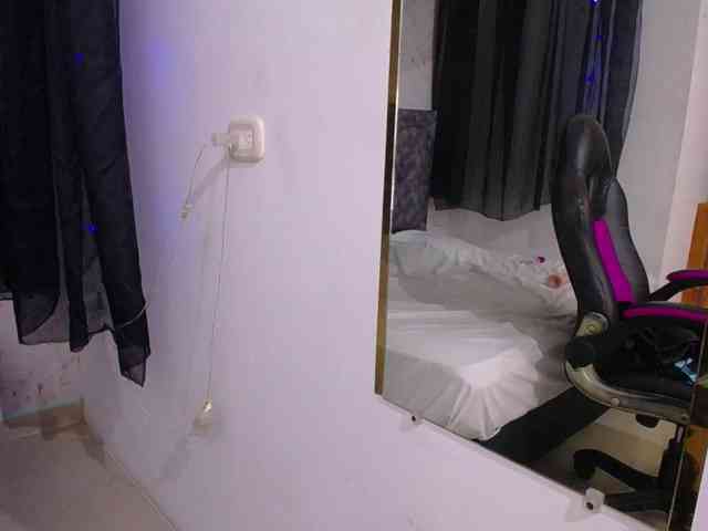 mia-thommson webcam