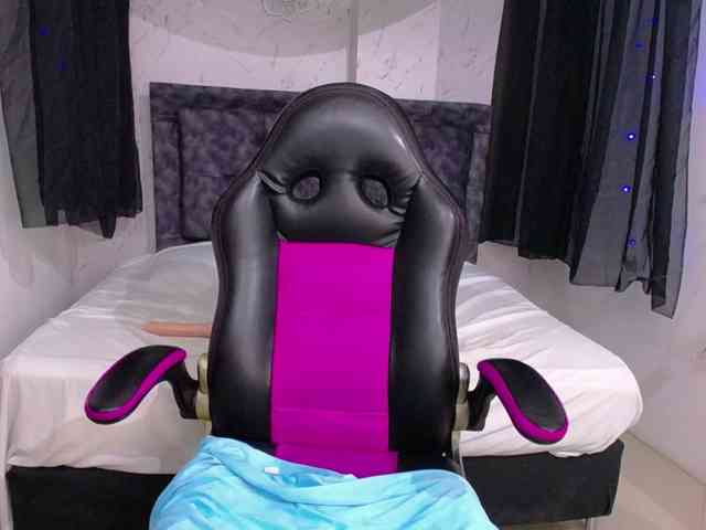 mia-thommson webcam