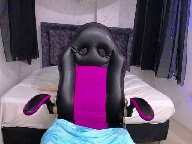 mia-thommson webcam