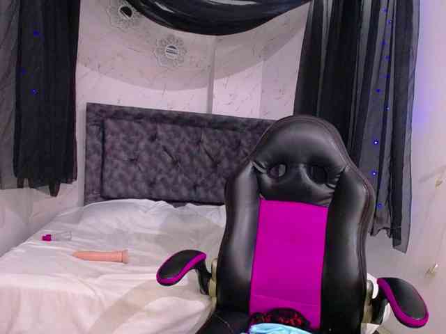 mia-thommson webcam