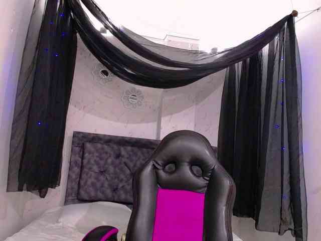 mia-thommson webcam