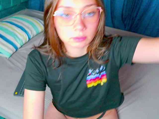 MilaFyre webcam