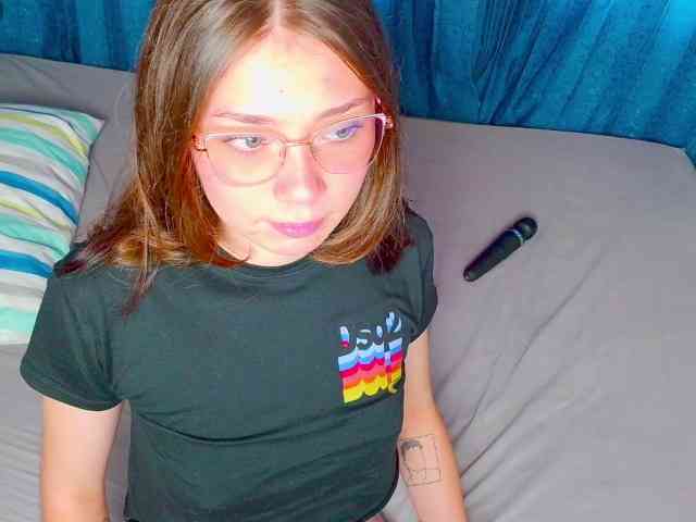MilaFyre webcam