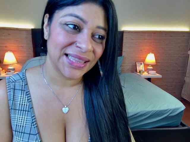 Lashmy111 webcam