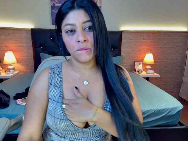 Lashmy111 webcam