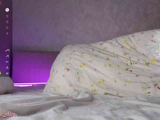 Alicee-tease webcam