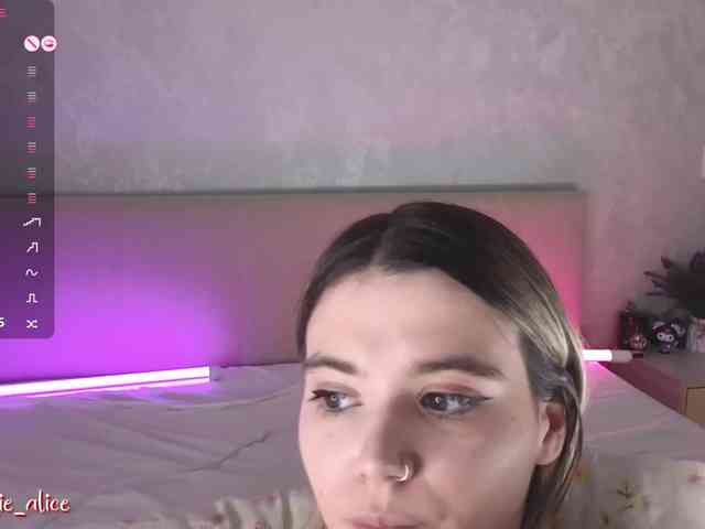 Alicee-tease webcam
