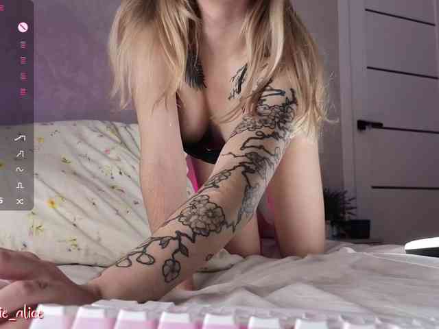Alicee-tease webcam
