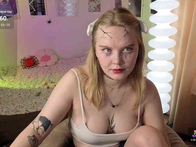 Essie-Fanning webcam