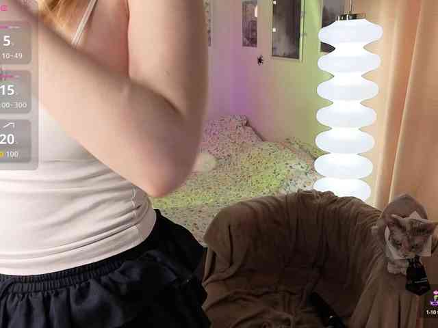 Essie-Fanning webcam