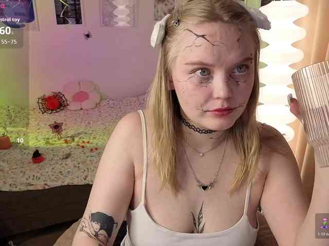 Essie-Fanning webcam