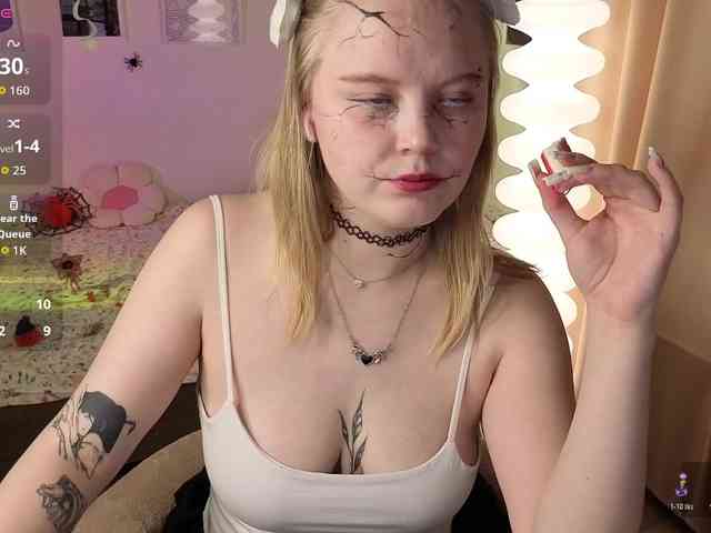 Essie-Fanning webcam