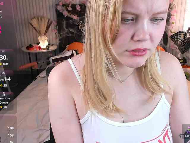 Essie-Fanning webcam