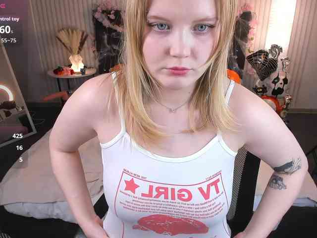 Essie-Fanning webcam