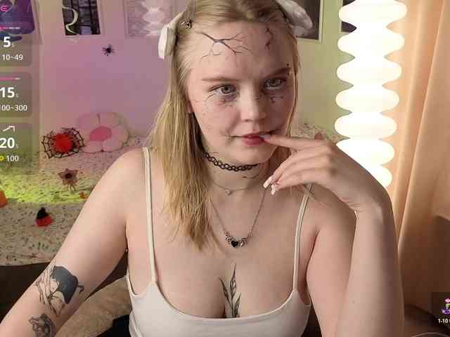 Essie-Fanning webcam