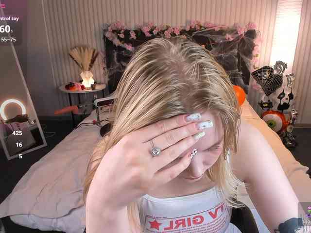 Essie-Fanning webcam