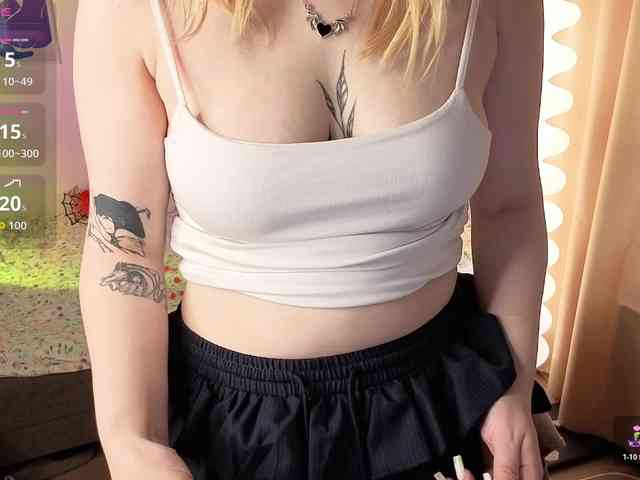 Essie-Fanning webcam