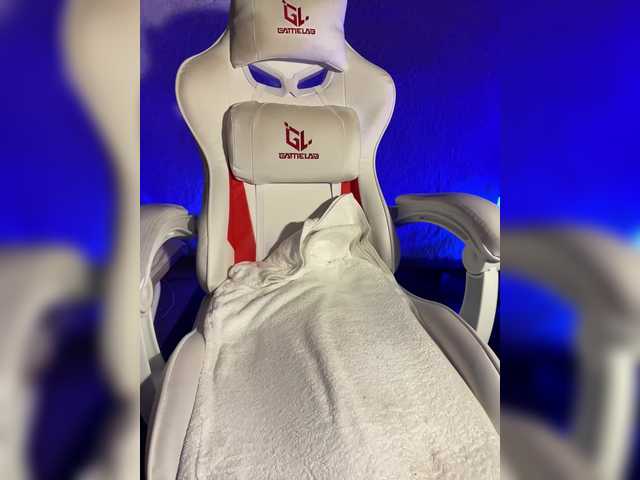 Vai a chattare su AMoonika AMoonika