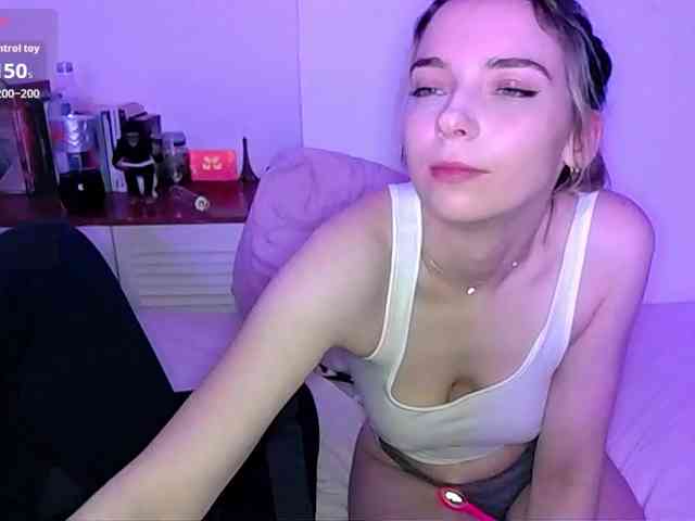 Almondmilka webcam