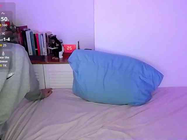 Almondmilka webcam
