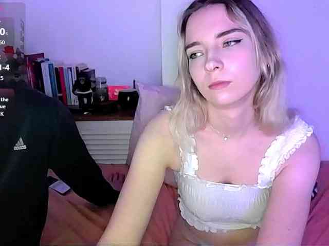 Almondmilka webcam