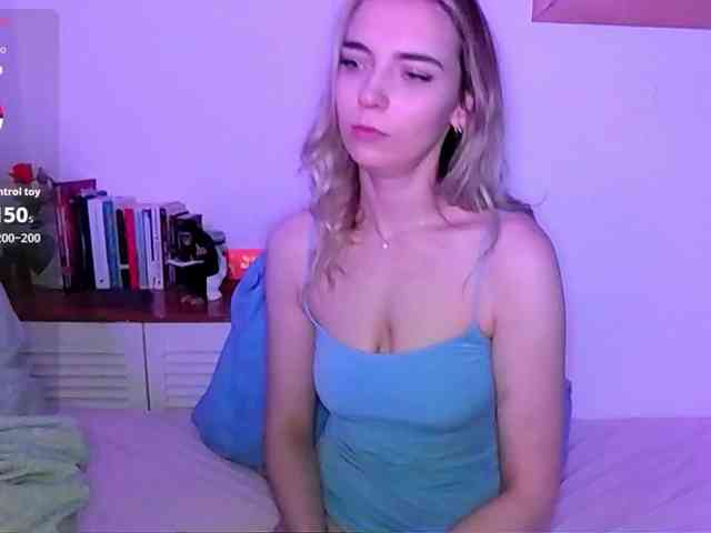 Almondmilka webcam