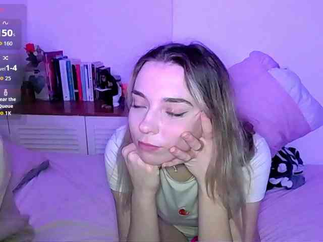 Almondmilka webcam