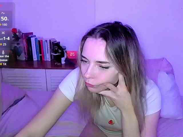 Almondmilka webcam