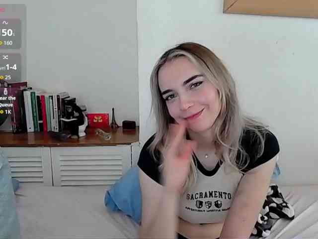 Almondmilka webcam