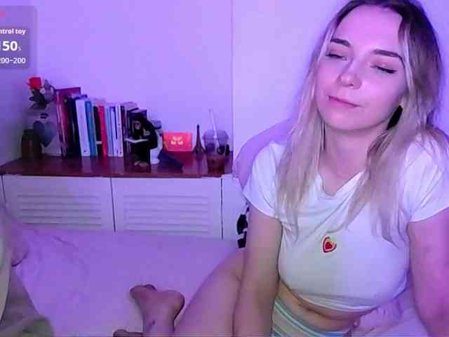 Almondmilka webcam
