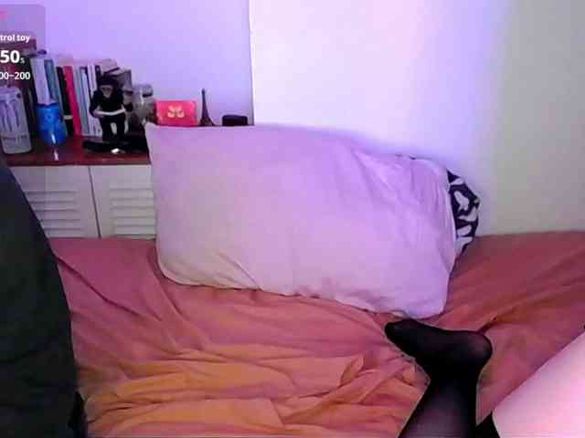 Almondmilka webcam