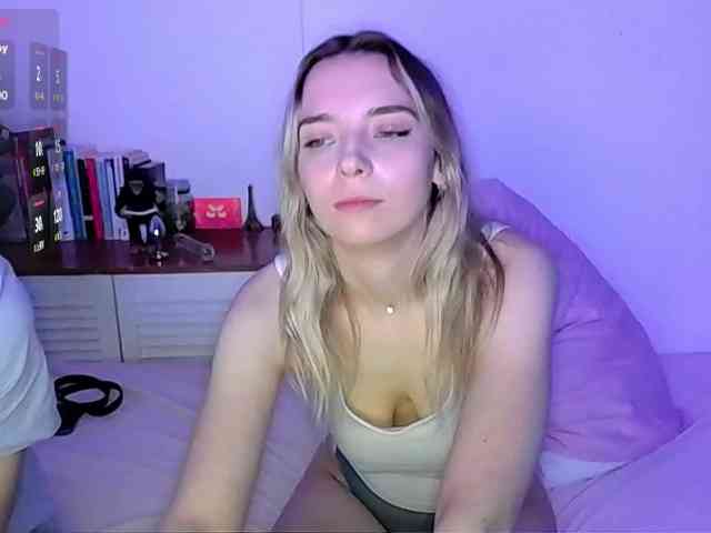 Almondmilka webcam
