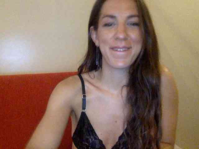 MilfKendra webcam