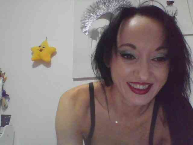 MilfSindy webcam