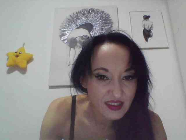 MilfSindy webcam