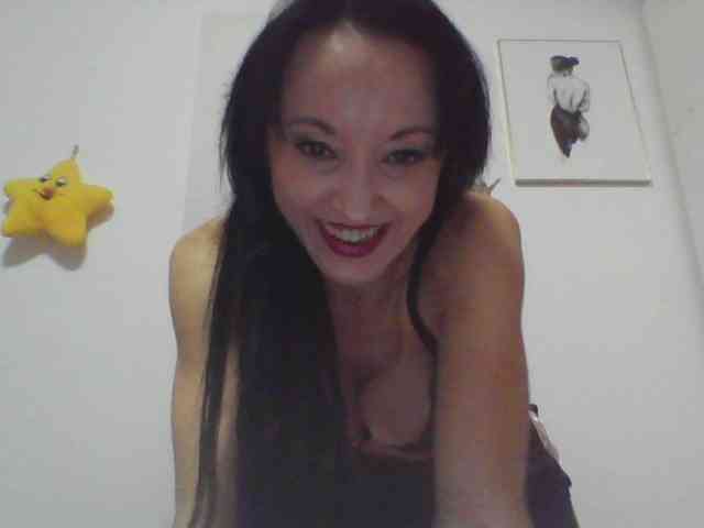 MilfSindy webcam