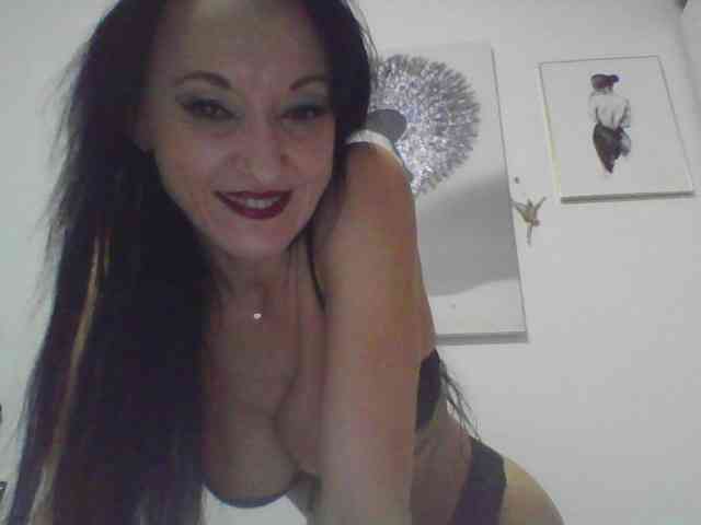 MilfSindy webcam
