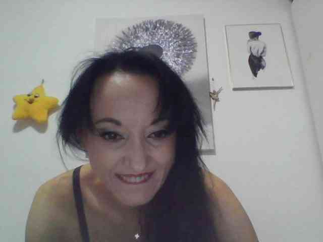 MilfSindy webcam