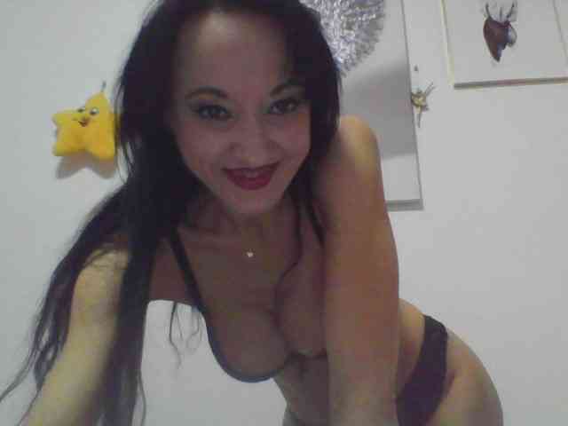 MilfSindy webcam