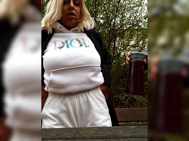 SunnyLeo88 webcam