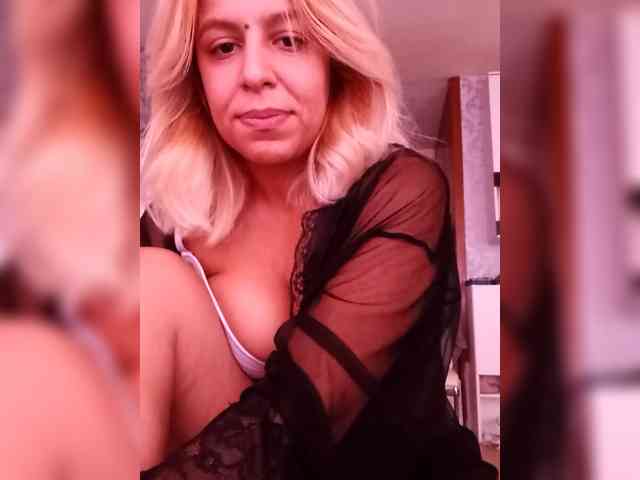 SunnyLeo88 webcam