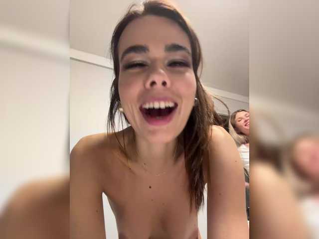 Entra en el chat con el modelo GiaVibey GiaVibey