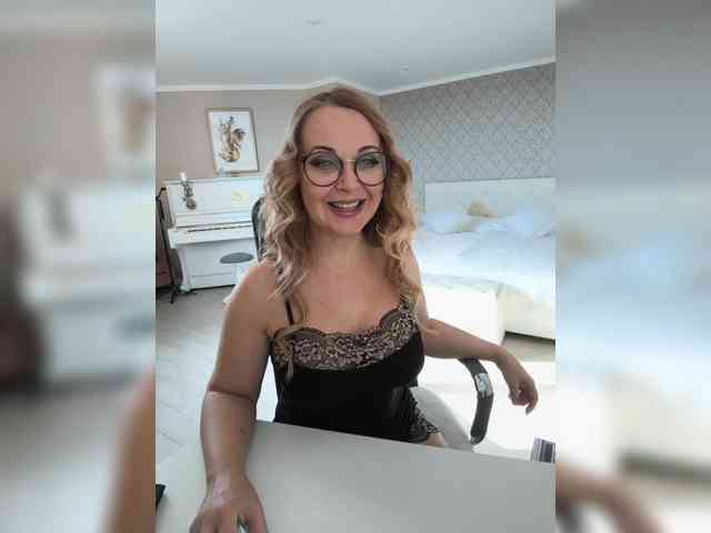 Milf_Zabava webcam