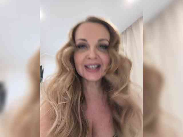 Milf_Zabava webcam
