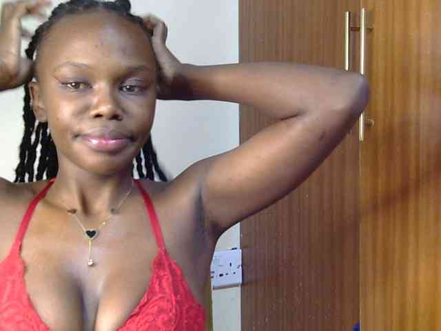 PetiteDesiree webcam