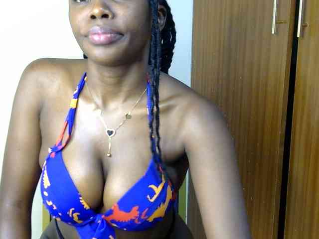 PetiteDesiree webcam